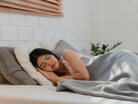 Ngủ mơ nhặt được tiền thì nên chọn con số may mắn nào theo May88