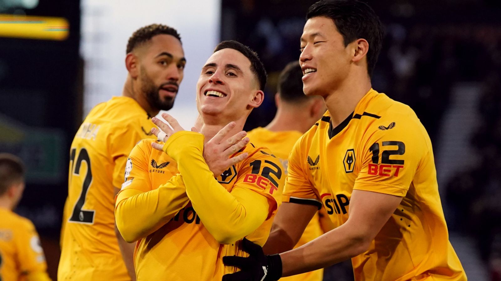 Tìm hiểu CLB Wolves cùng May88